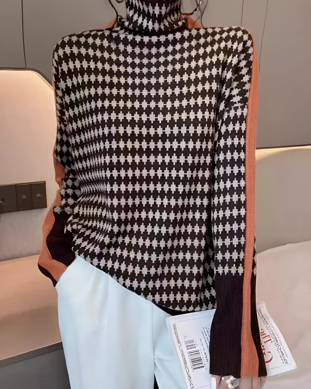 Linea™ – Elegant Tröja med Hög Krage och Geometriskt Mönster